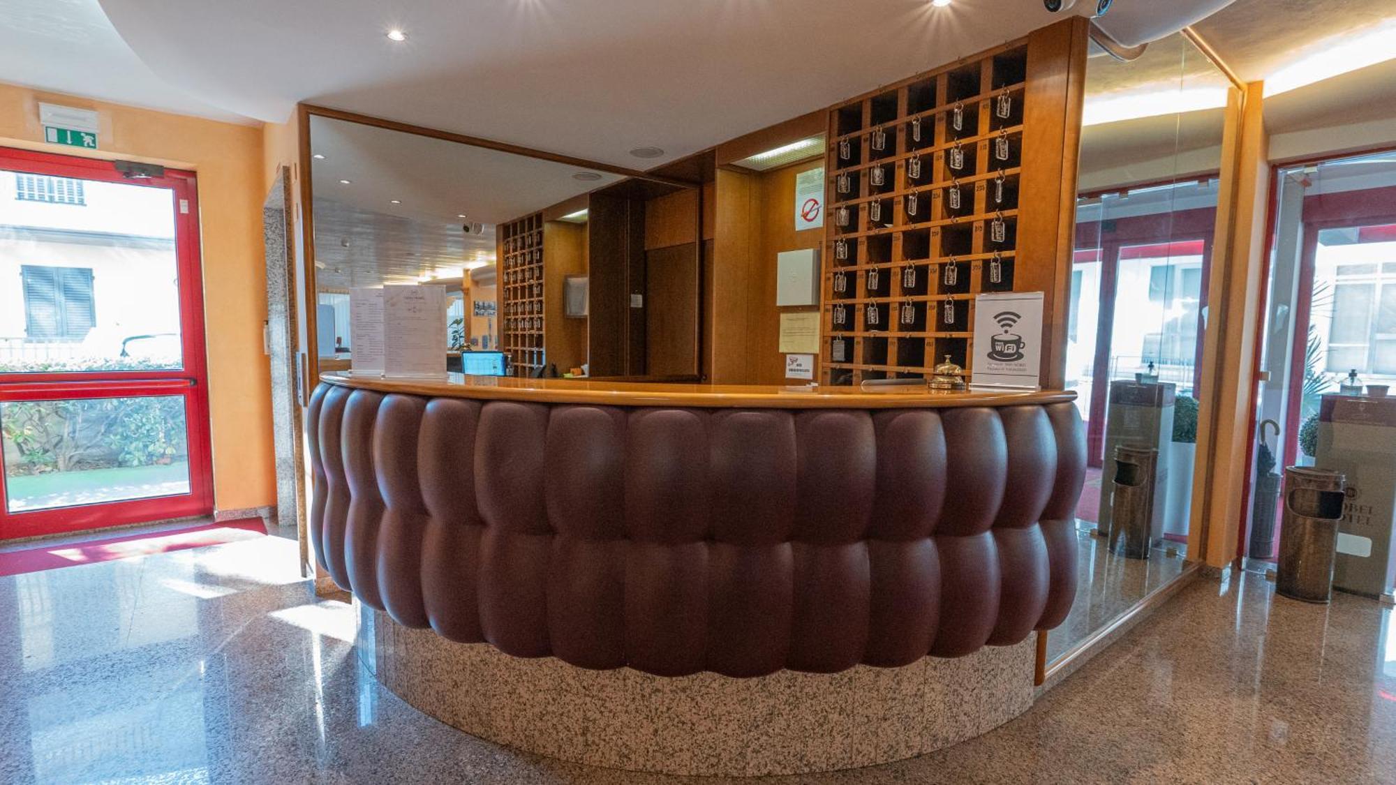 Hotel Nobel リミニ エクステリア 写真