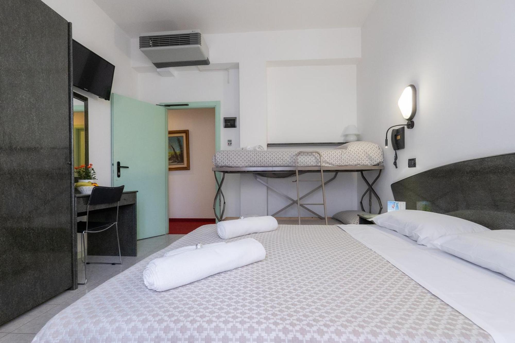 Hotel Nobel リミニ エクステリア 写真