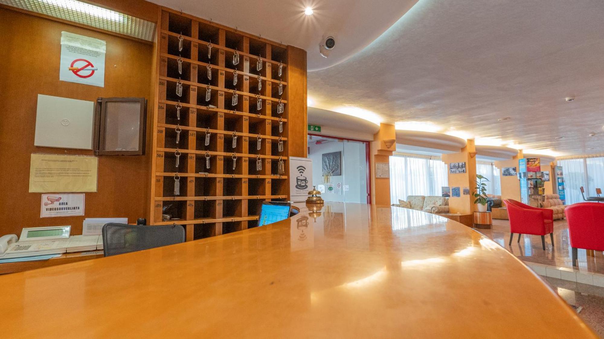Hotel Nobel リミニ エクステリア 写真