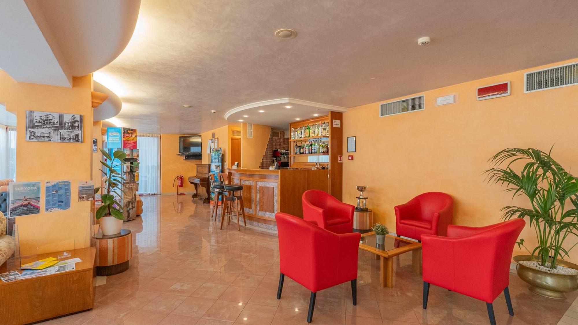 Hotel Nobel リミニ エクステリア 写真