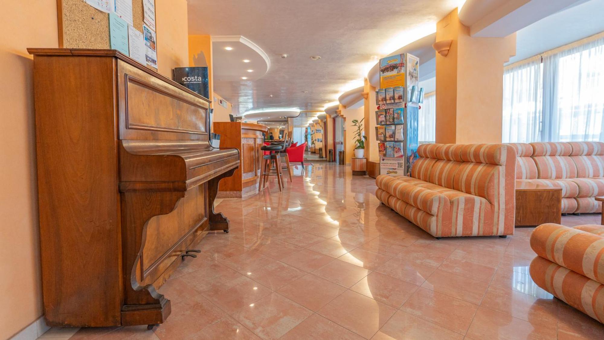 Hotel Nobel リミニ エクステリア 写真