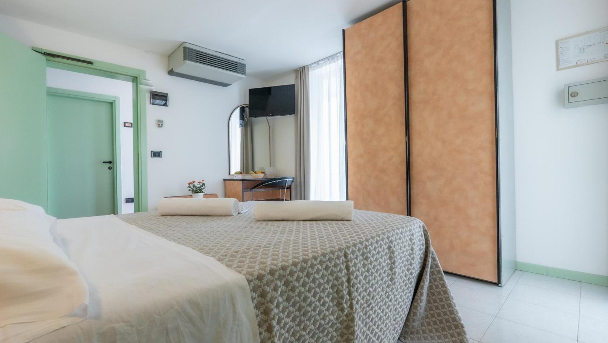 Hotel Nobel リミニ エクステリア 写真