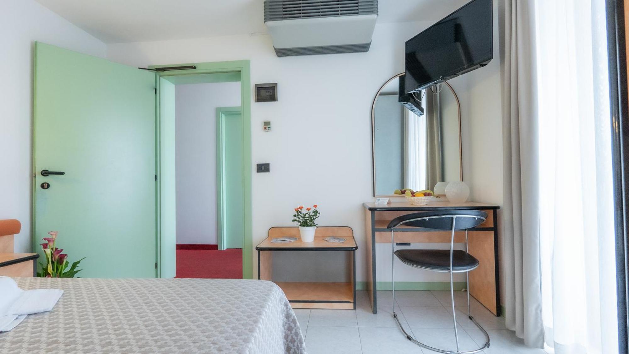 Hotel Nobel リミニ エクステリア 写真