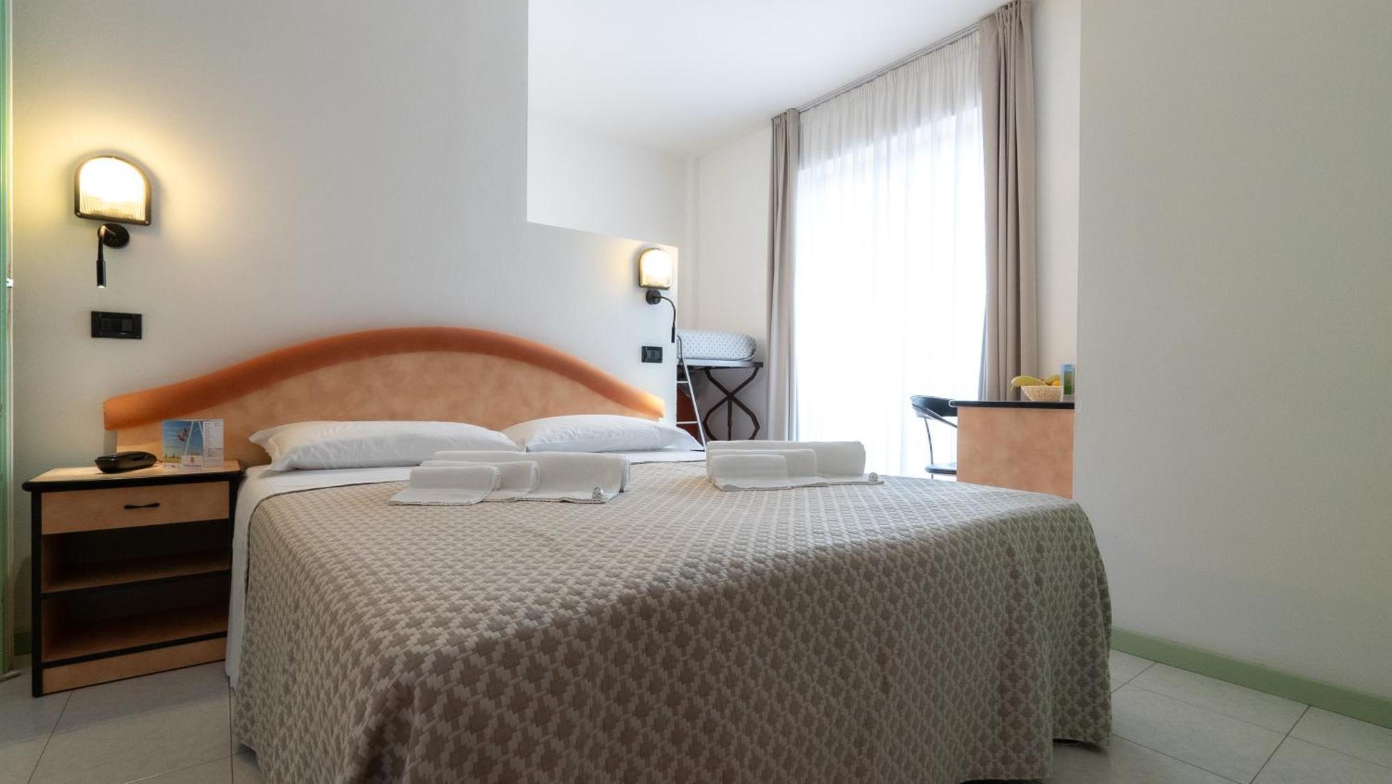 Hotel Nobel リミニ エクステリア 写真