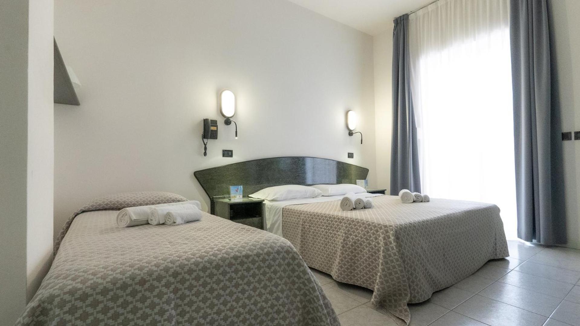 Hotel Nobel リミニ エクステリア 写真